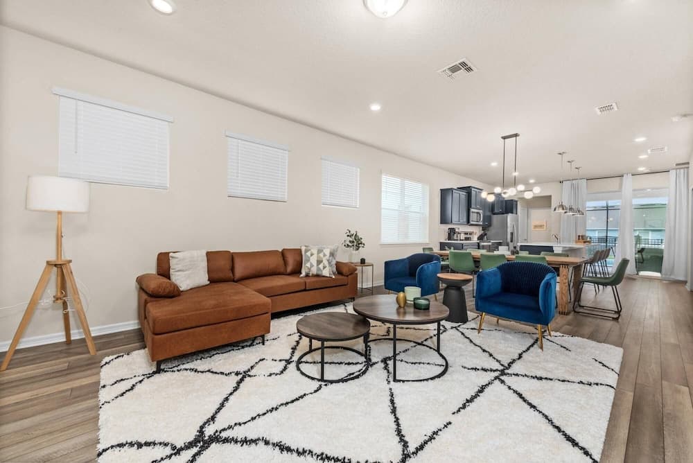 Windsor Five Suite - Image 1