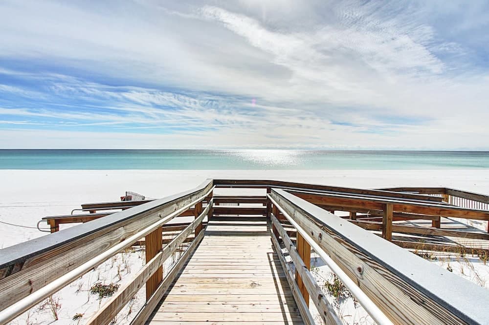 Grand Caribbean East #305 - Image 2