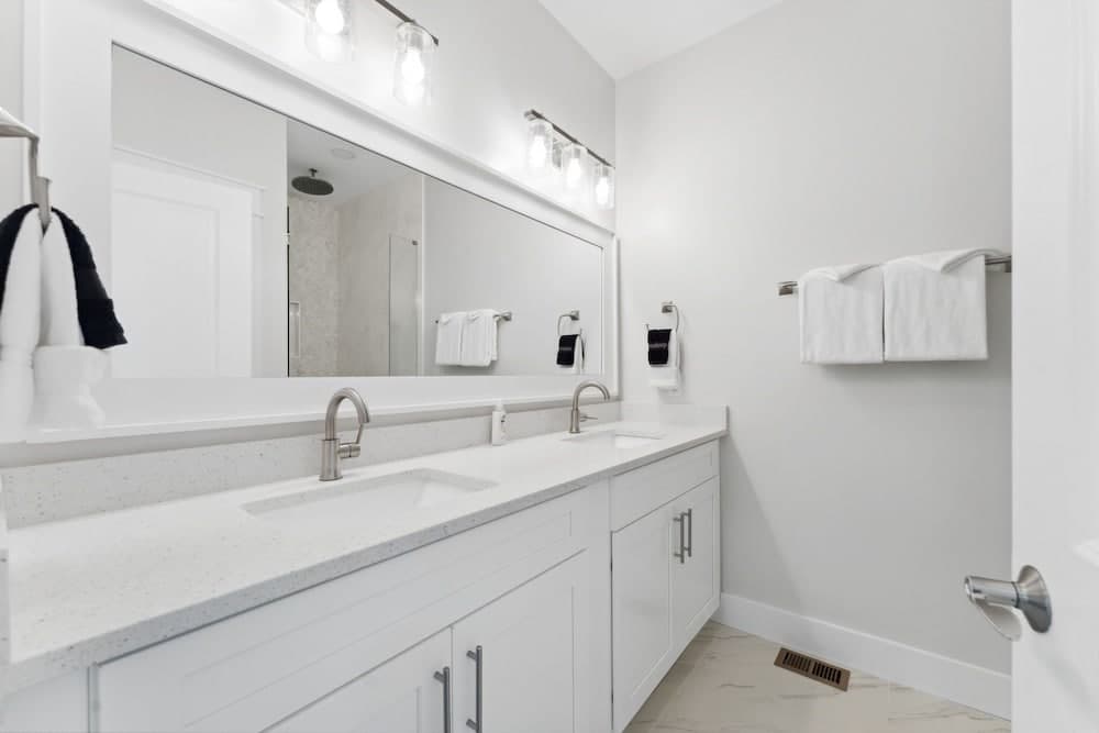 First Ave Grand Retreat I - Image 26