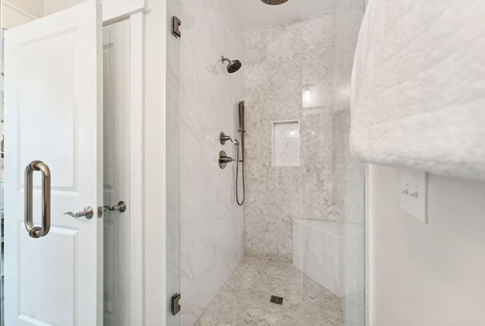 First Ave Grand Retreat II - Image 25