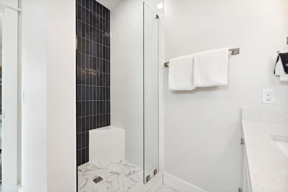 First Ave Grand Retreat II - Image 28