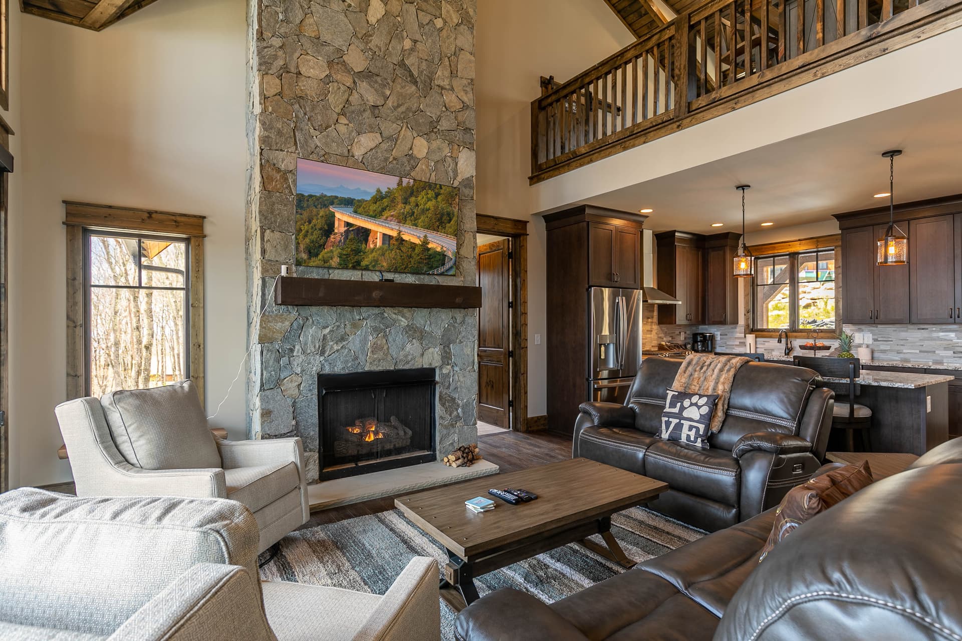 Grayling Lodge House - Image 4