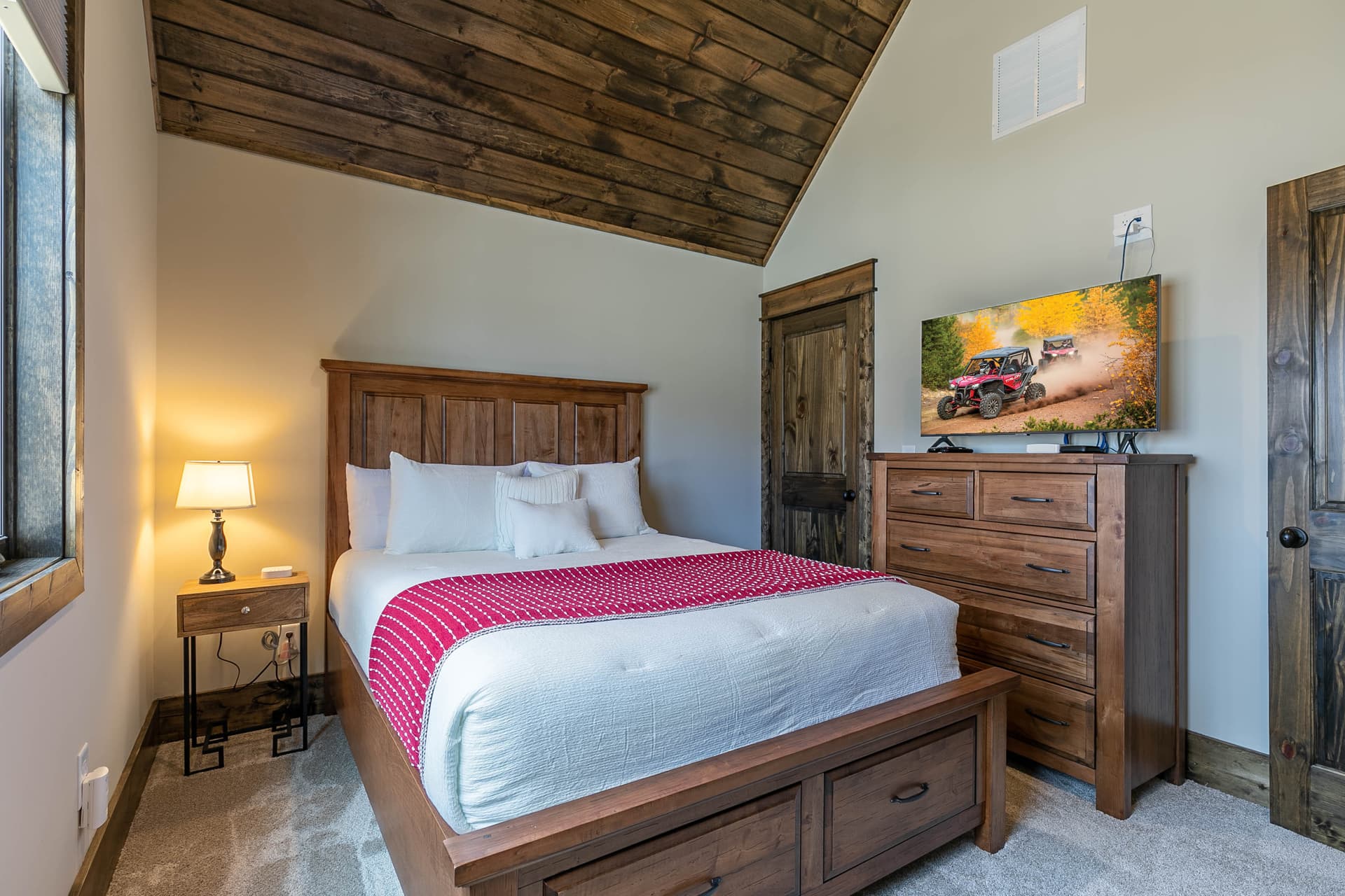 Grayling Lodge House - Image 19