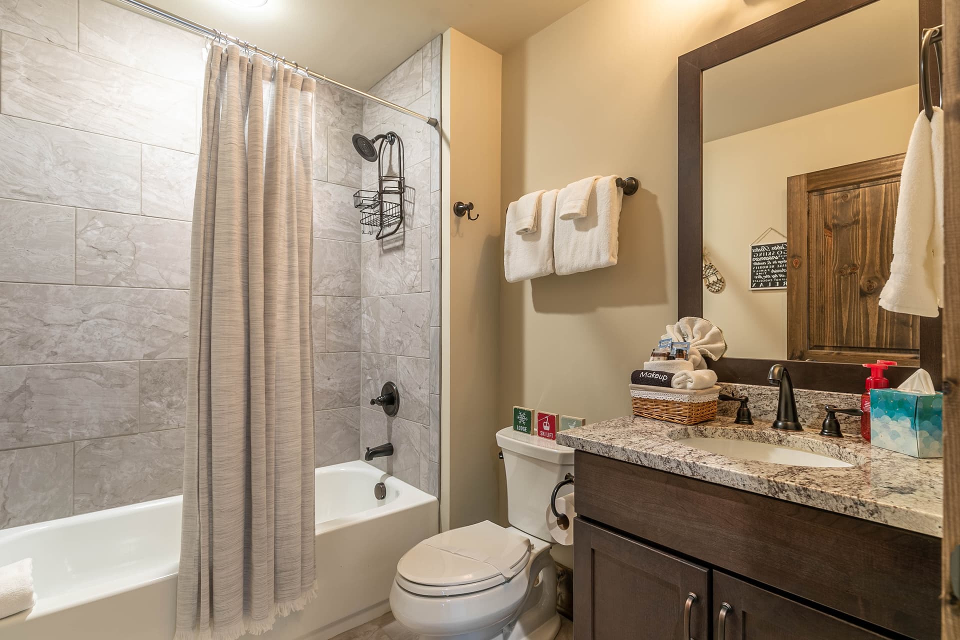 Grayling Lodge House - Image 23