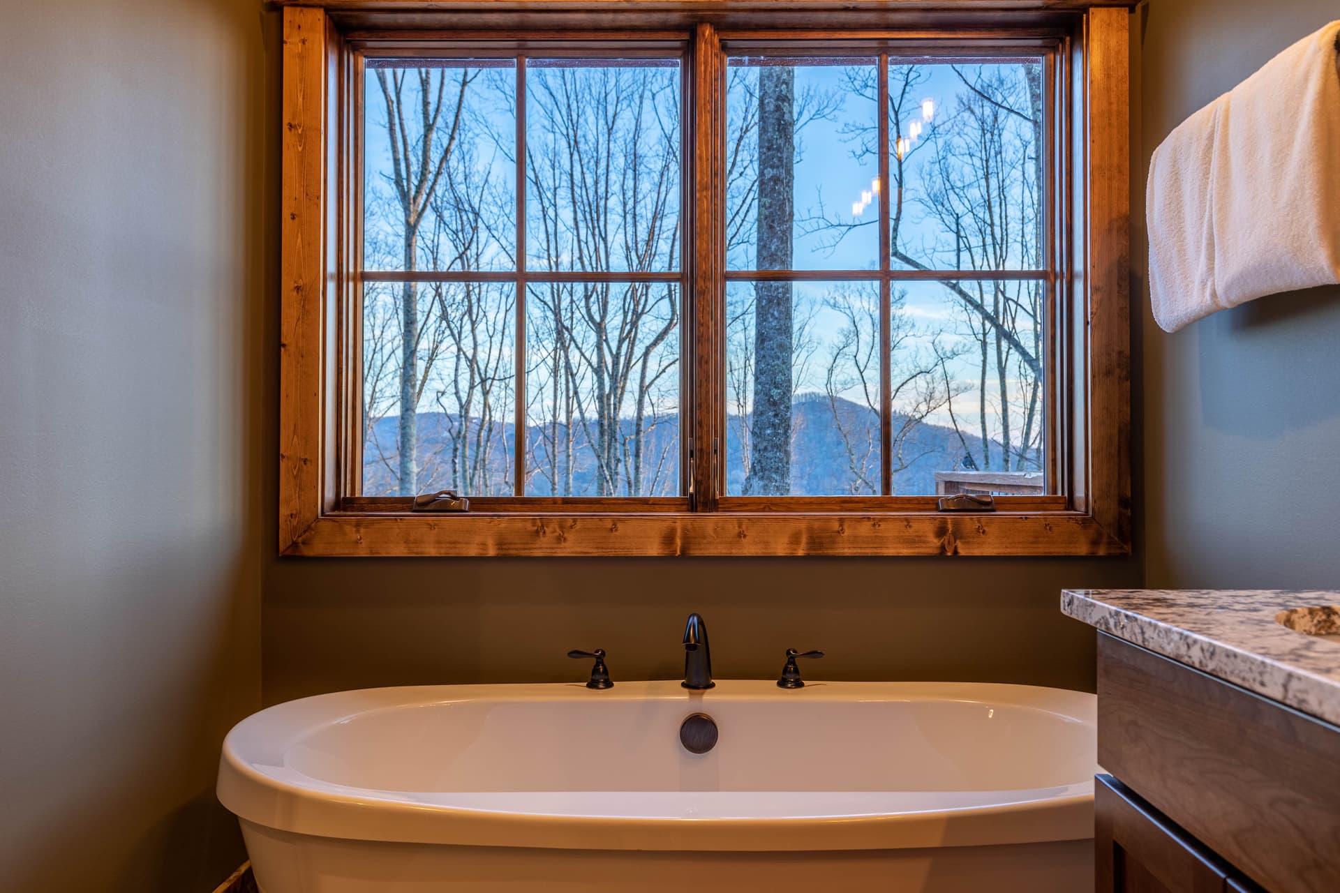 Great Bear Cabin - Image 23