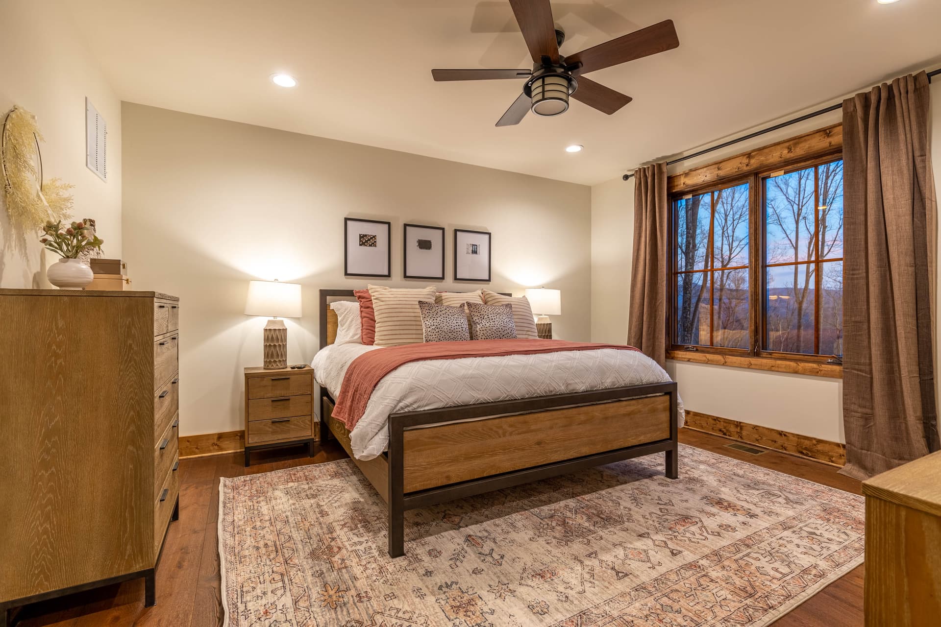 Great Bear Cabin - Image 34