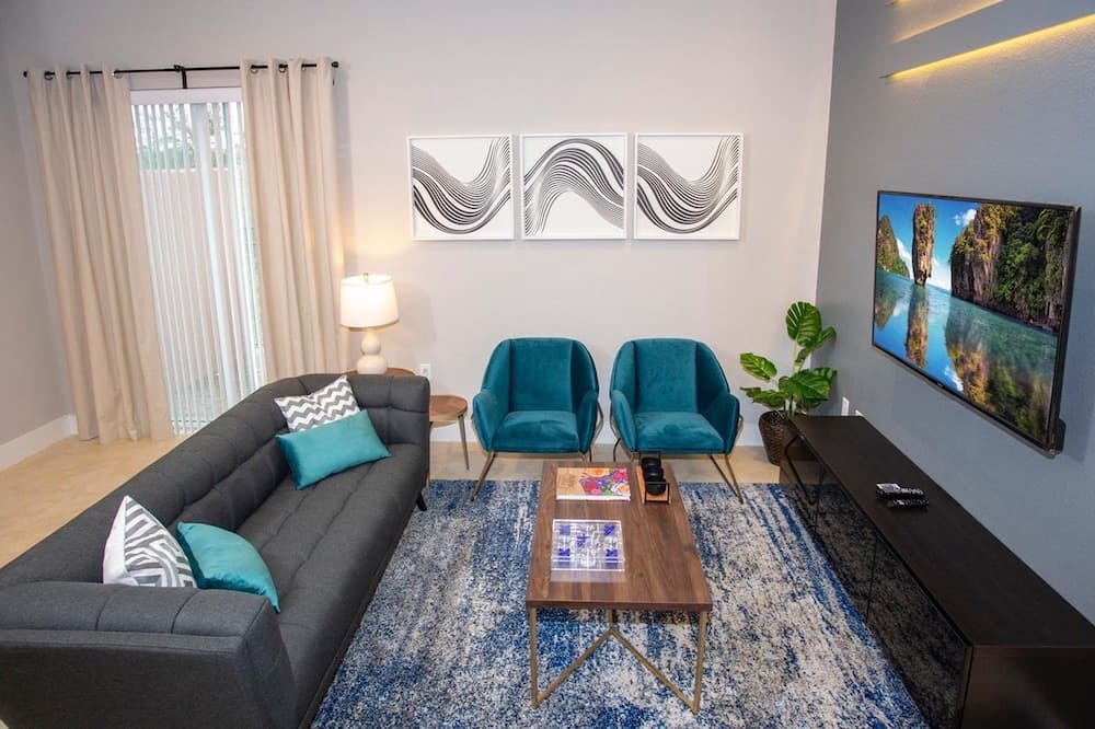 Summerville Townhome #7556 - Image 1