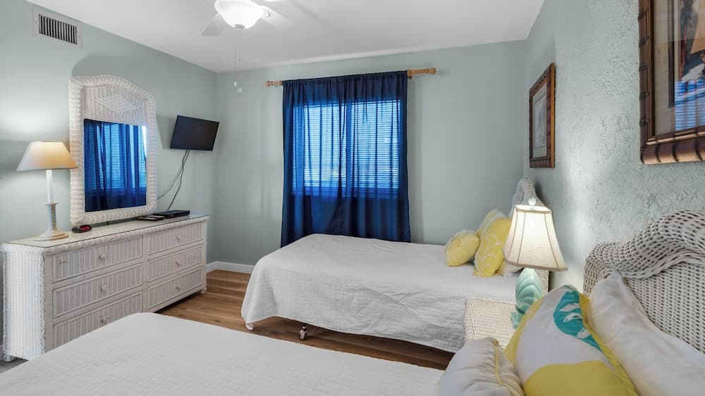 One Seagrove Place #607 - Image 2