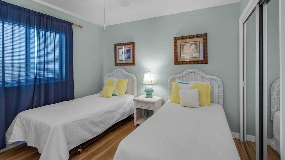 One Seagrove Place #607 - Image 4