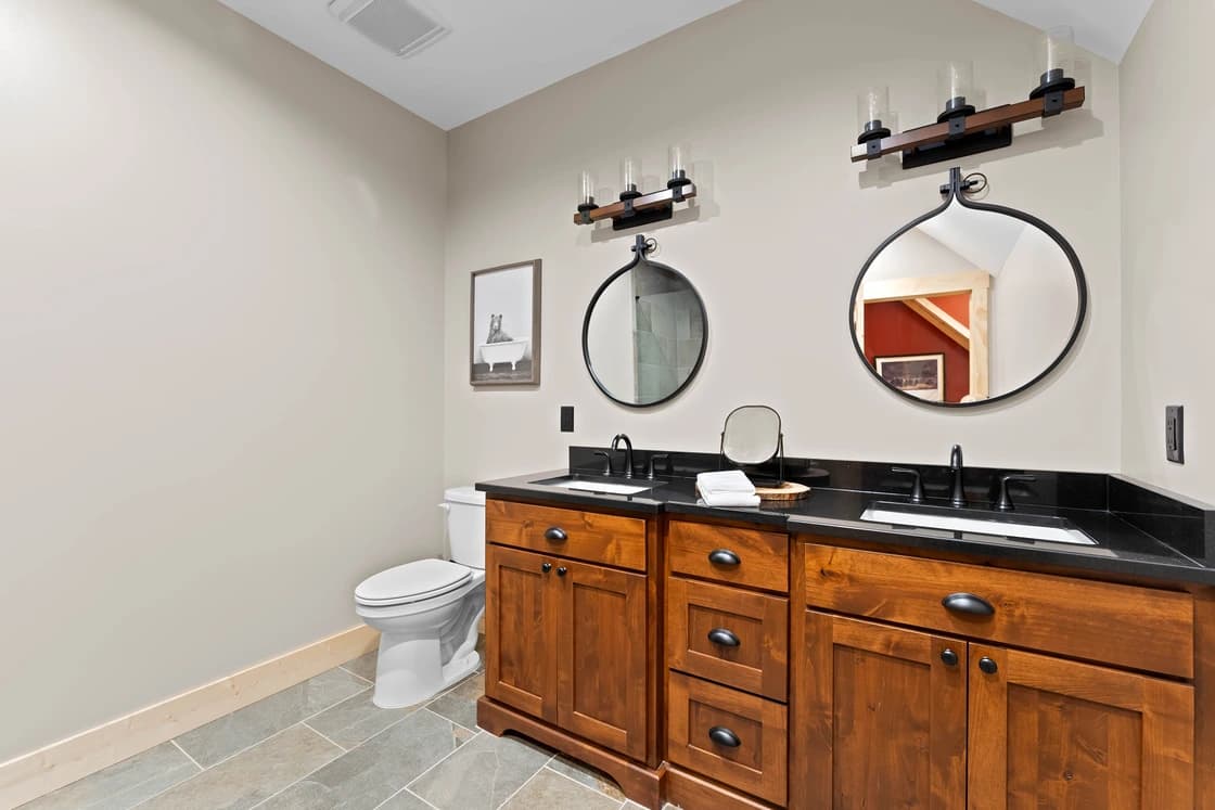 Black Bear Lodge - Image 30