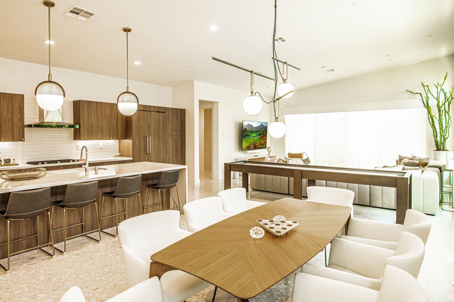 Wells Luxury - Image 4