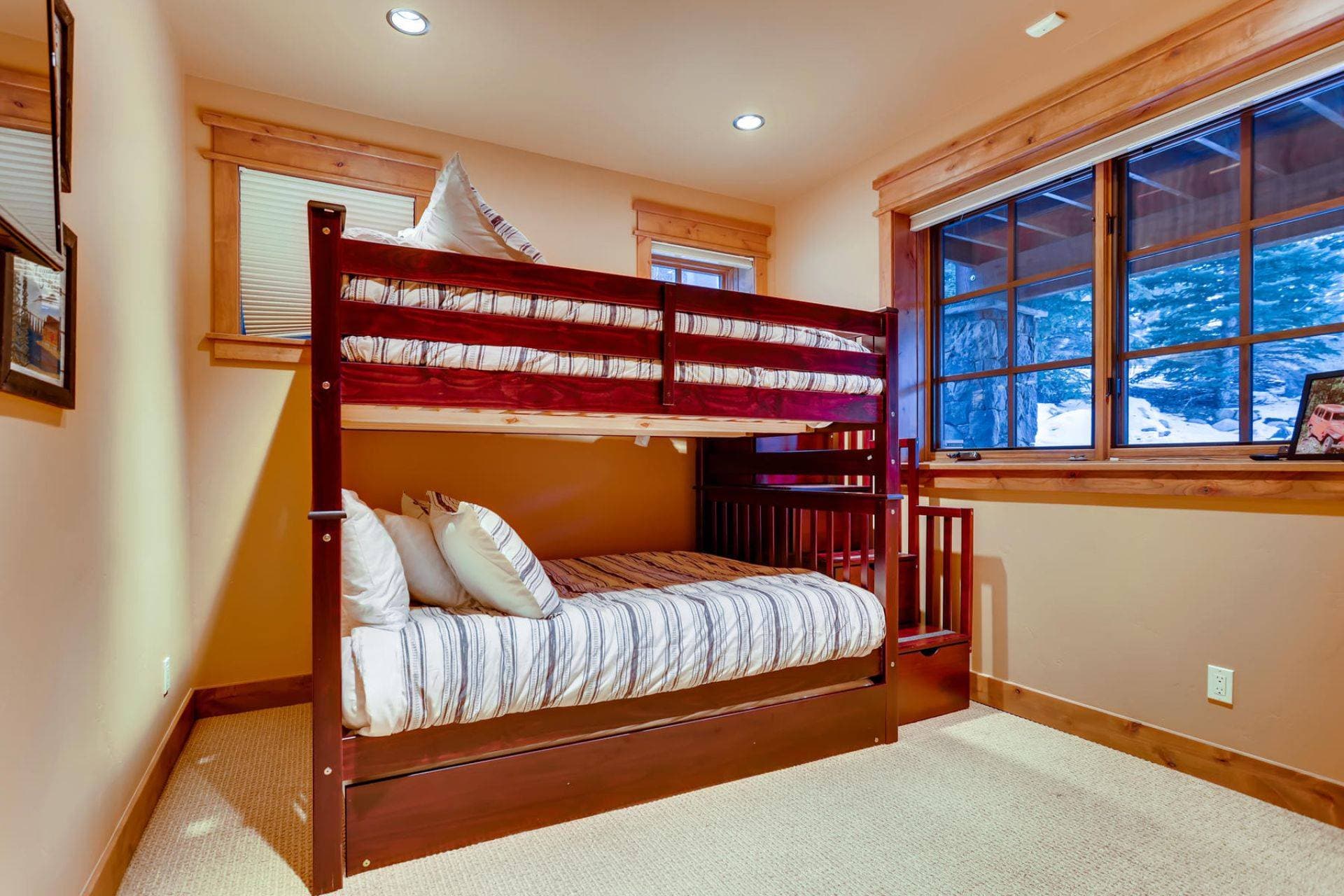 Aspen Grove Chalet - Image 19