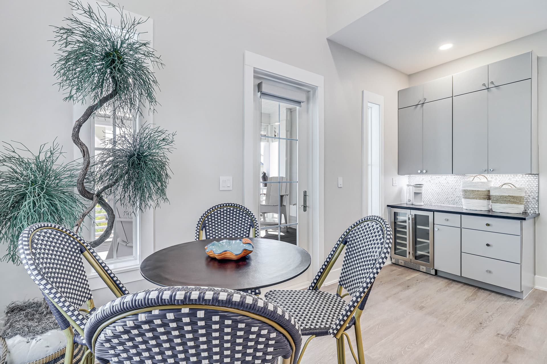 Happy Daze - Image 17