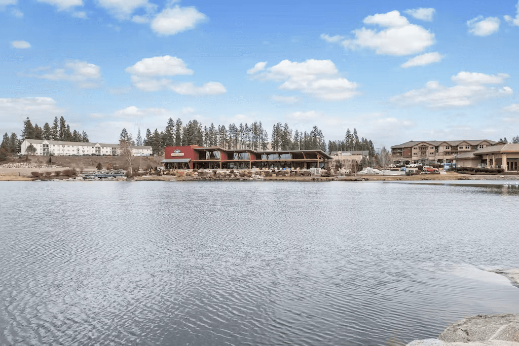 Fabulous Riverstone Retreat - Image 25