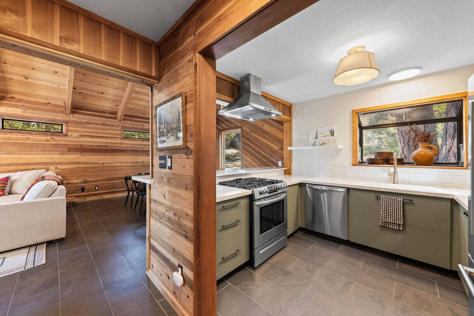 Sleeping Bear Lodge - Image 8