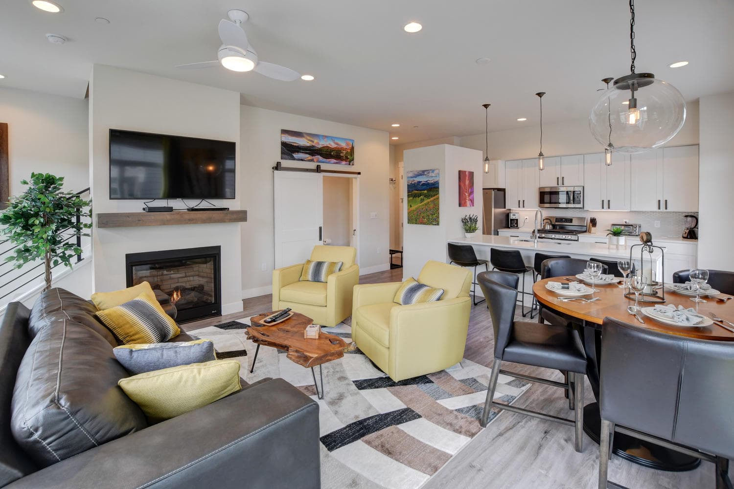 Hideaway Station Loft #14 - Image 4