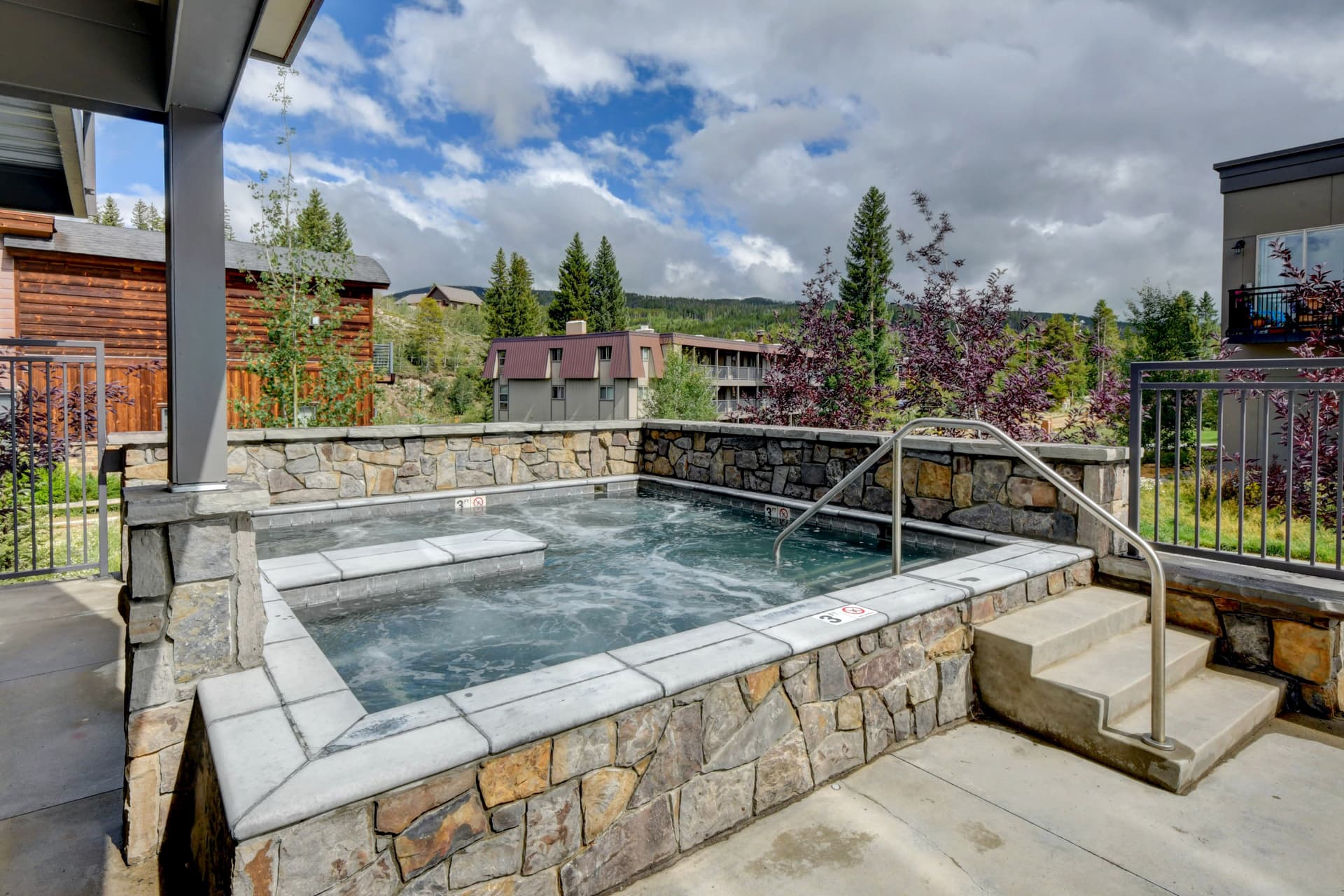 Hideaway Station Loft #106 - Image 3