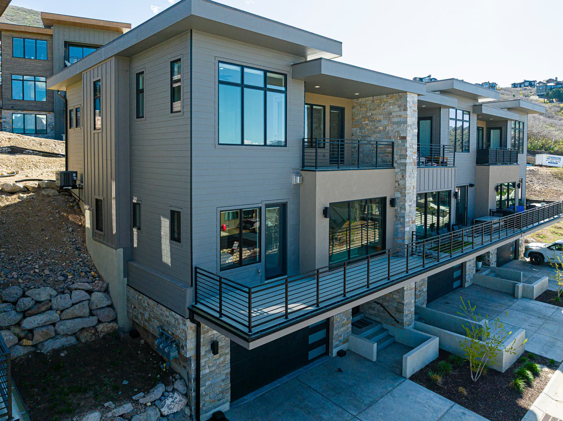 Hideout Grand - Image 2
