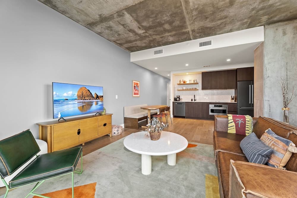 High Rise in the heart of ATX - Image 3