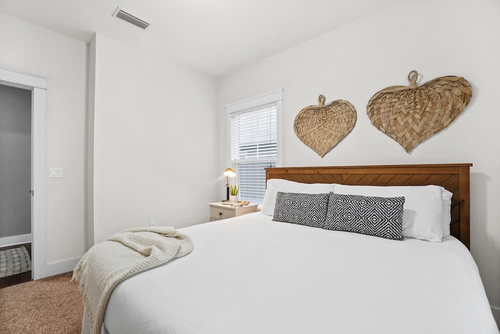 Shoreline Beach House - Image 10