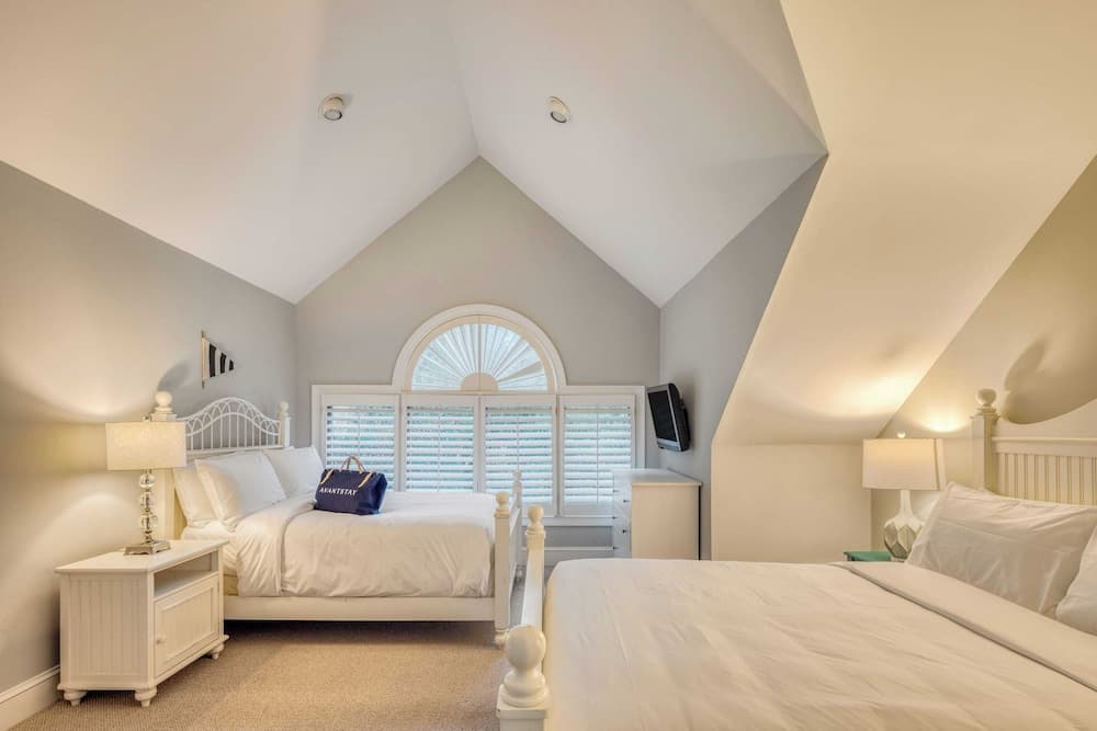 Hilton Ivory - Image 19