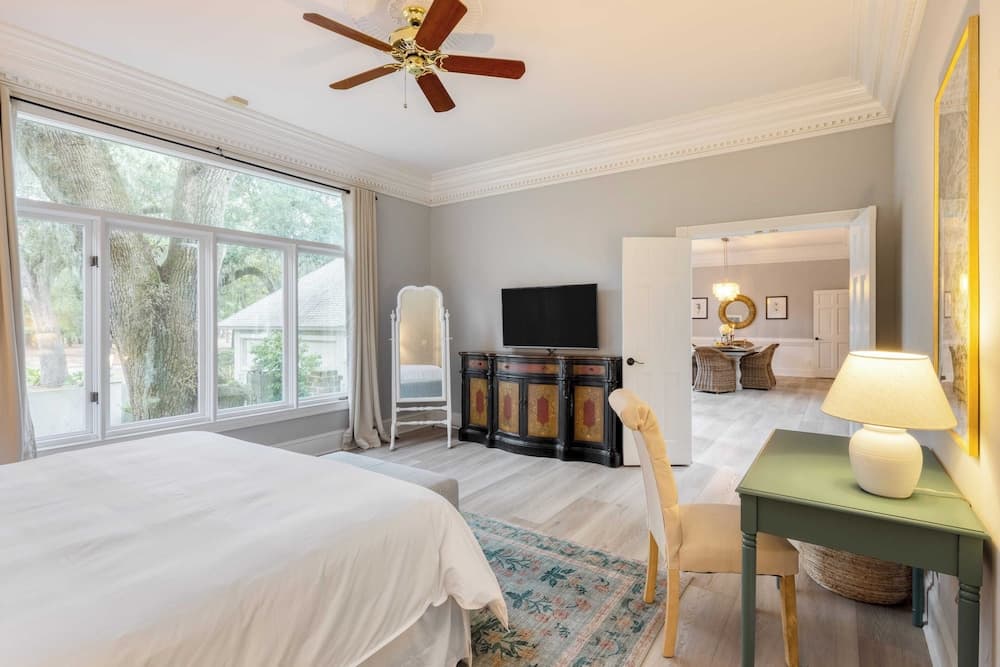 Hilton Ivory - Image 30