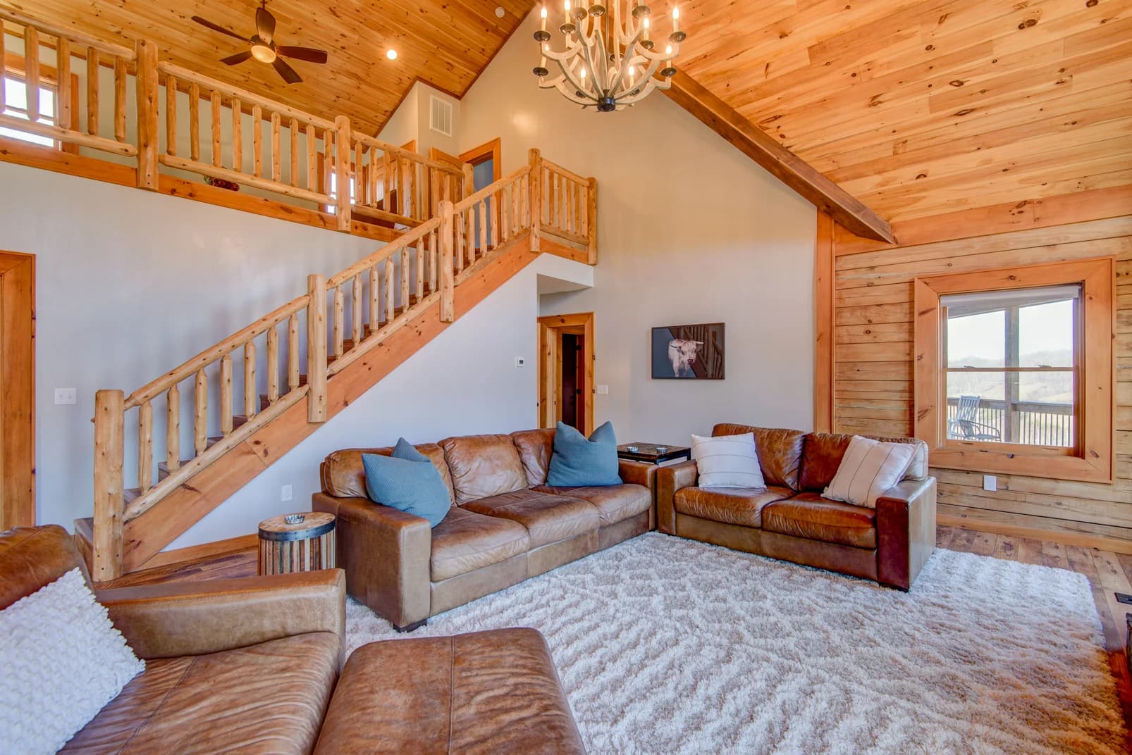 Mountain Range Retreat - Image 4