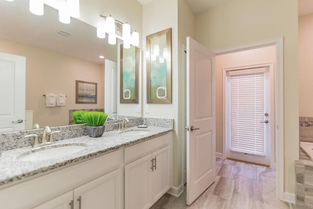 Holiday Retreat - Image 23