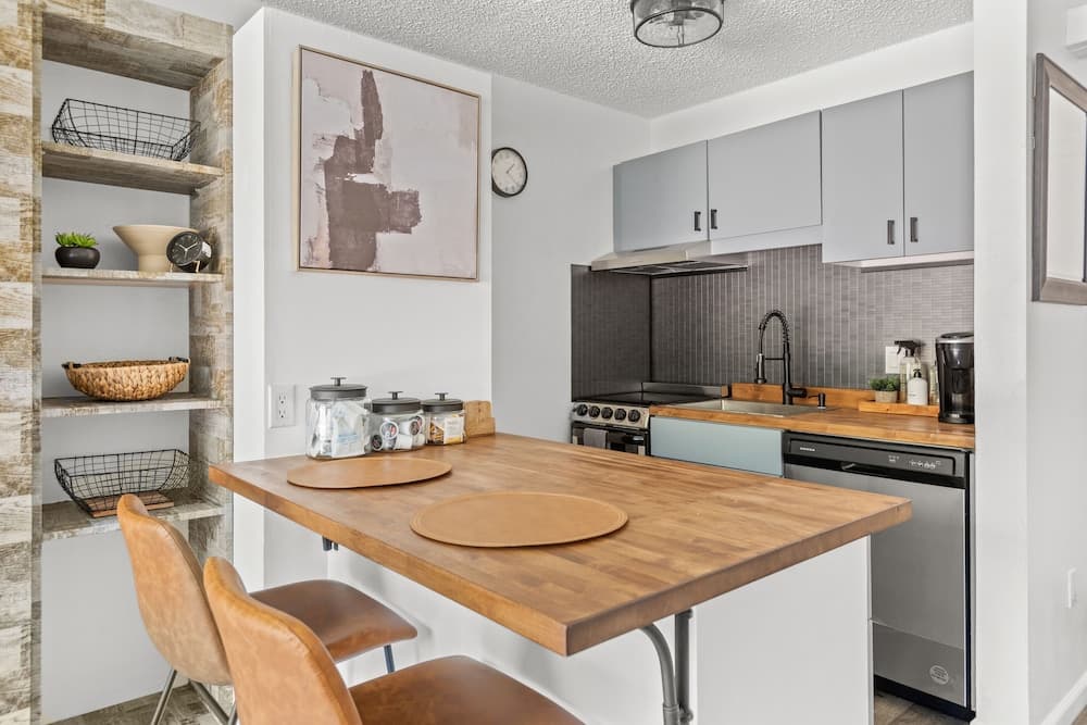 Billionaire Mountain - Image 2