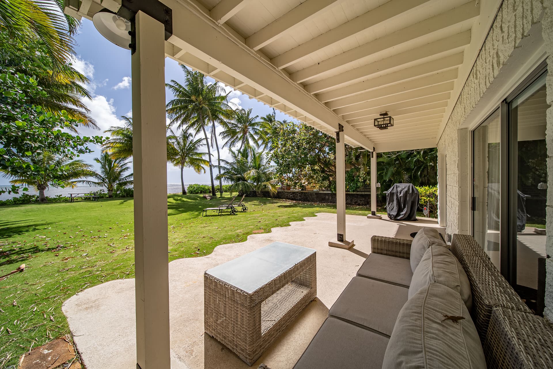 Honolulu Beachfront Retreat - Image 2