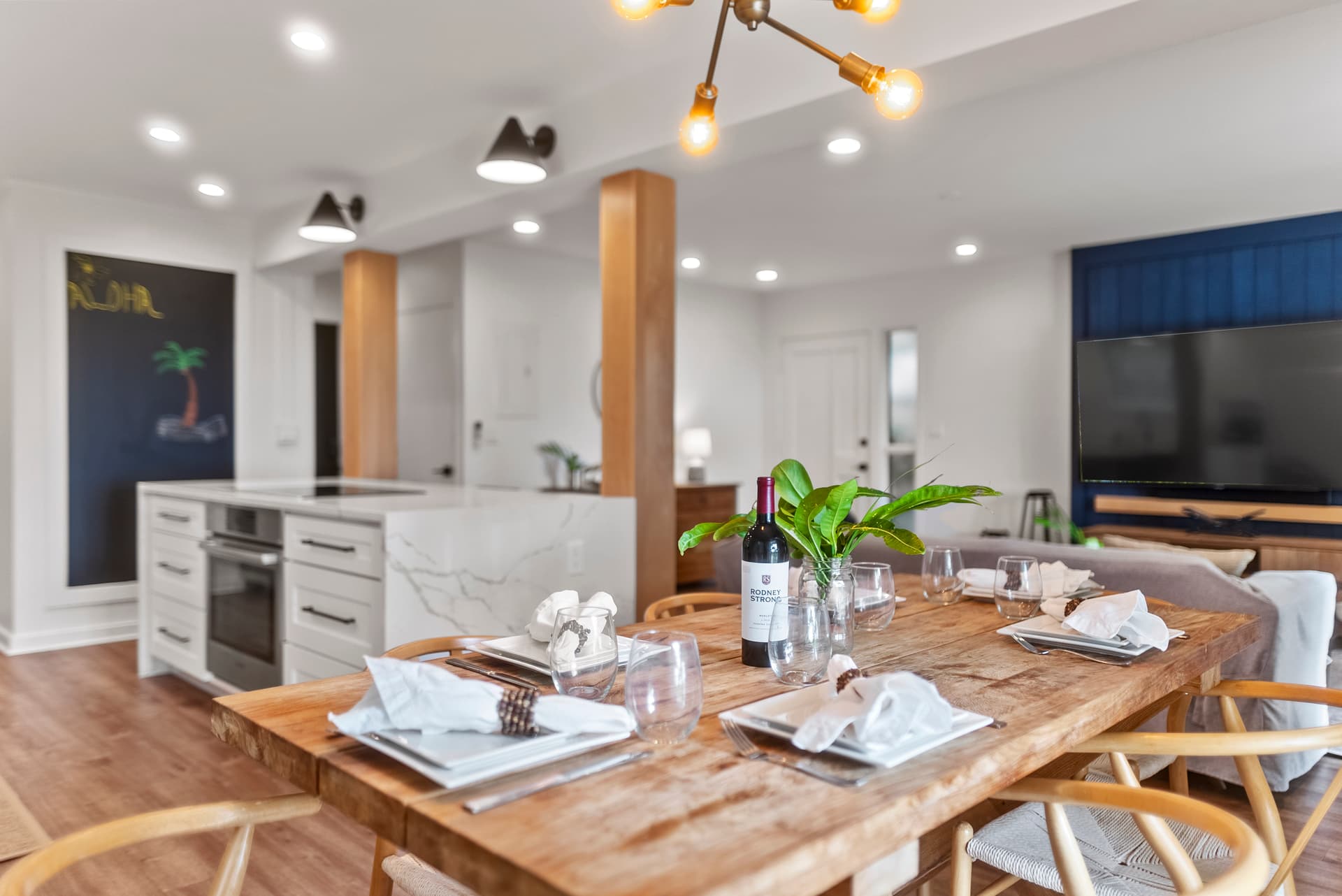 Honolulu Beachfront Retreat - Image 12