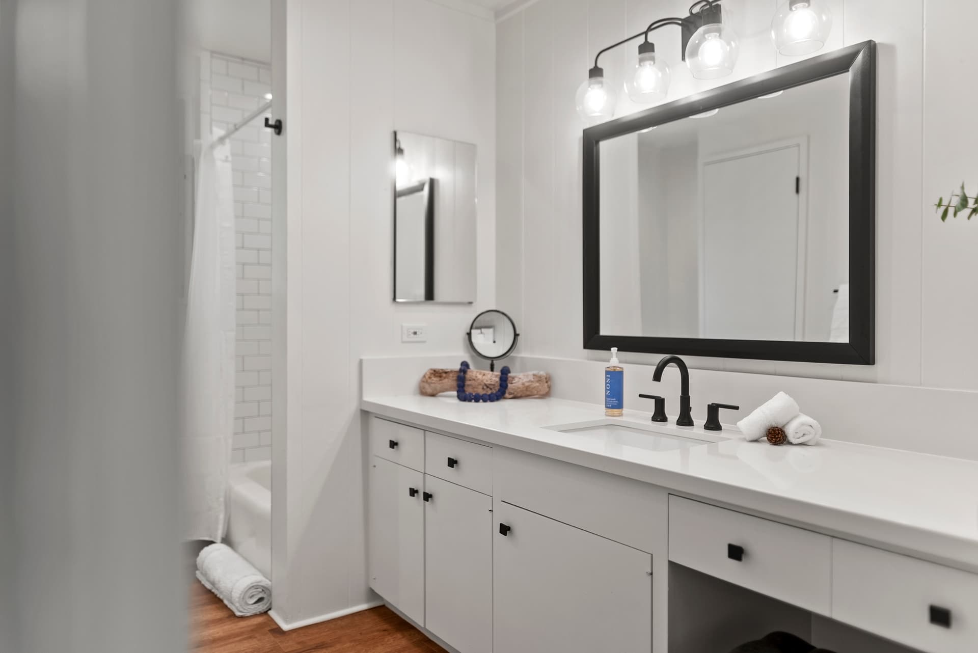 Honolulu Beachfront Retreat - Image 31