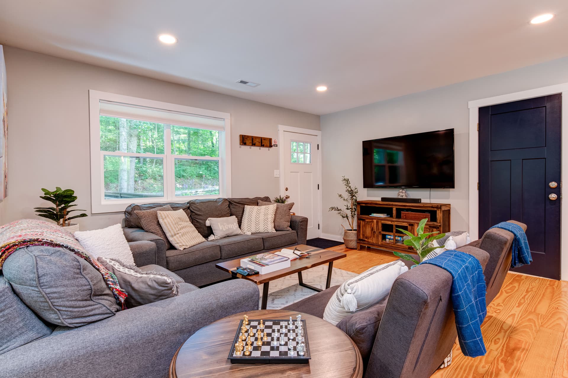 Hoopers Creek Cottage - Image 2