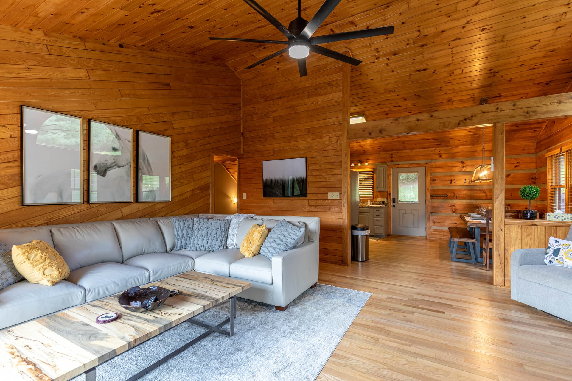 Horse Valley Lodge - Image 3