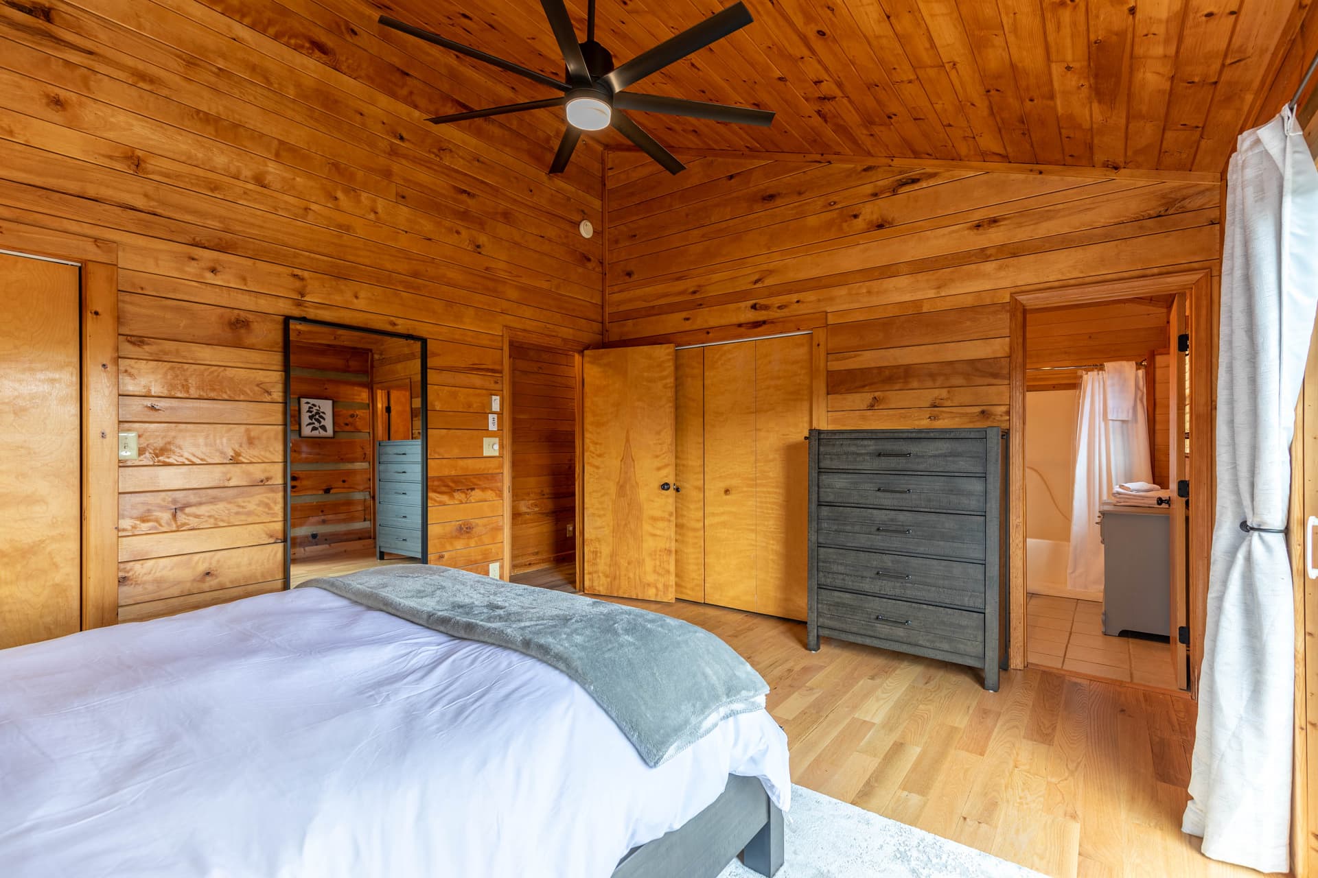 Horse Valley Lodge - Image 8