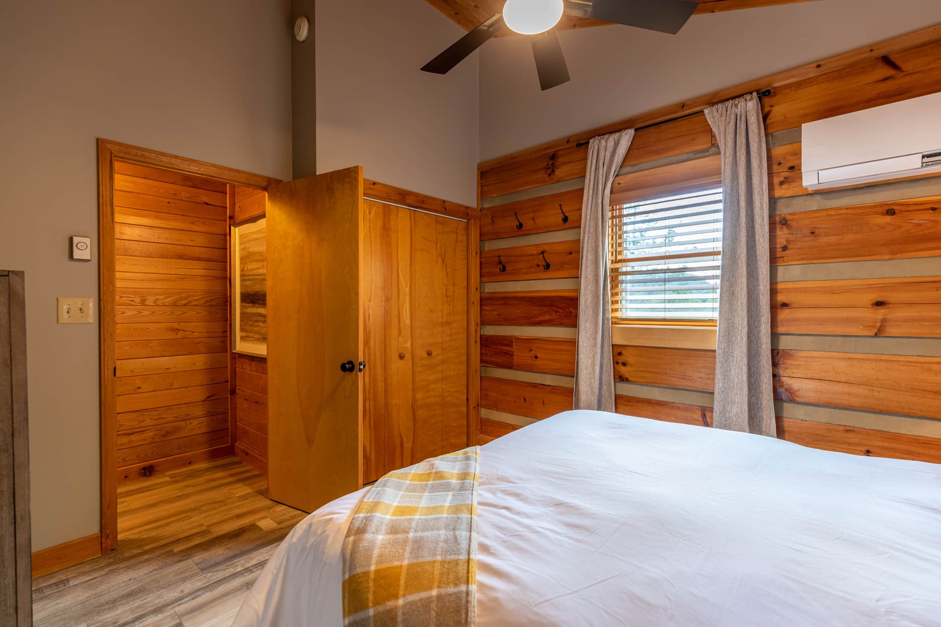 Horse Valley Lodge - Image 11