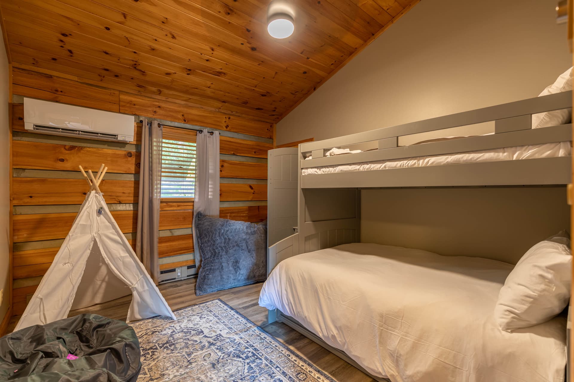 Horse Valley Lodge - Image 12