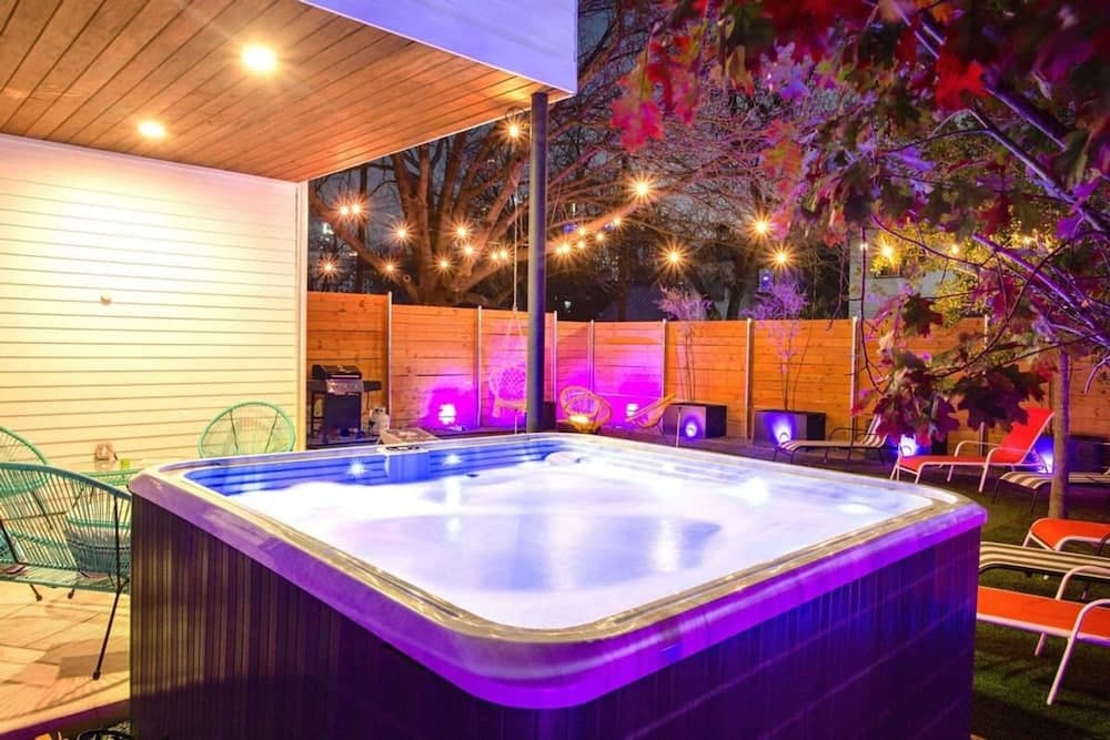 Hot Tub Club Retreat - Image 2