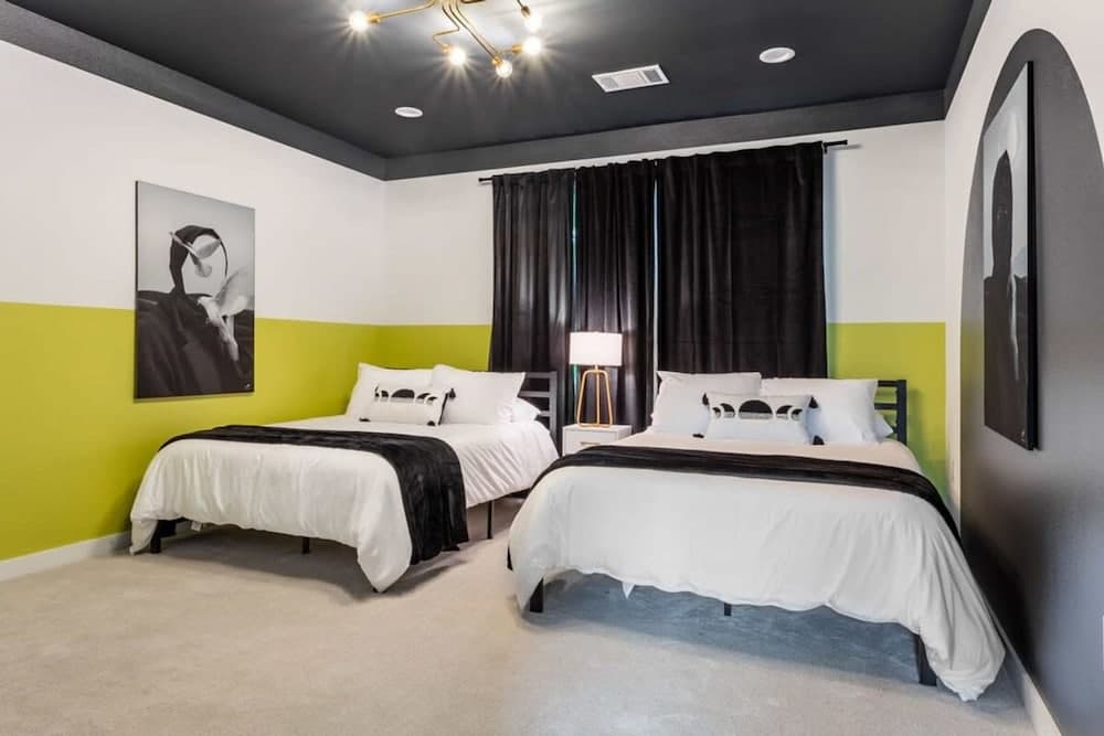 Time Machine Clubhouse - Image 23