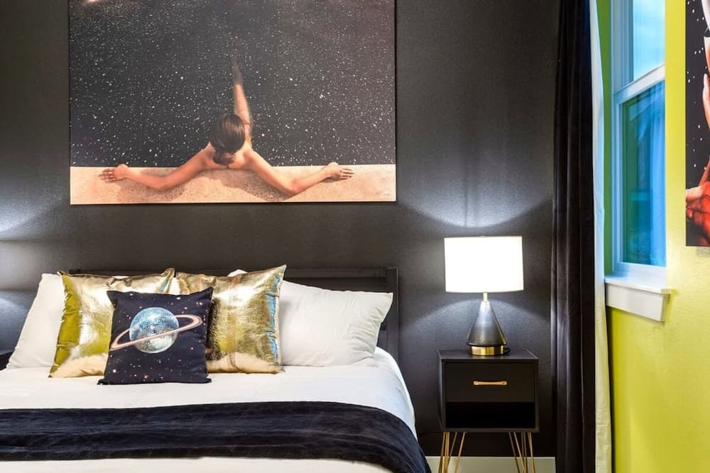 Time Machine Clubhouse - Image 37