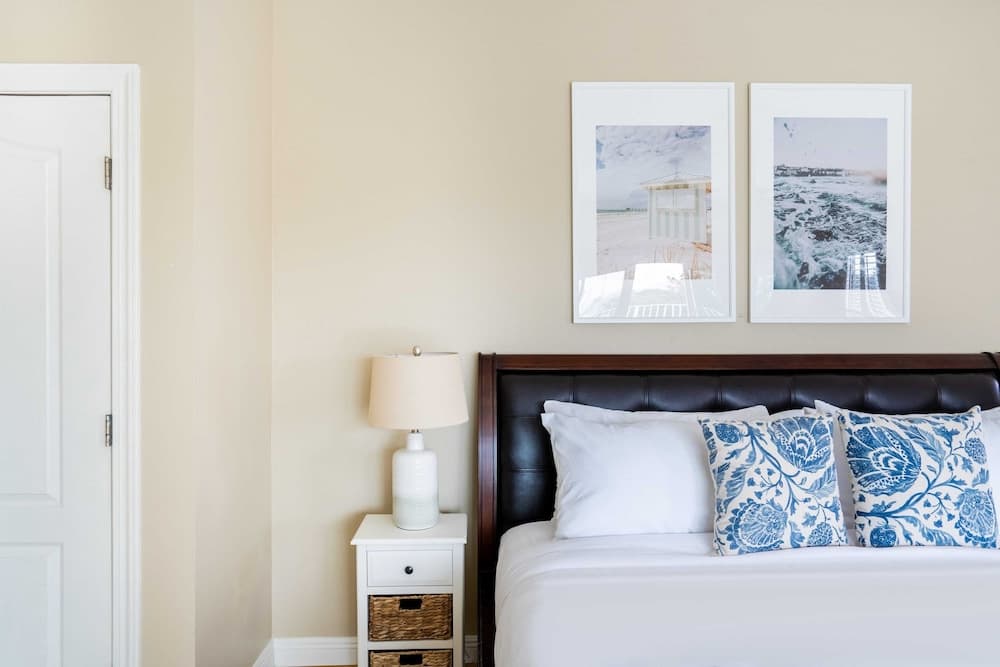 Hourglass - Image 25