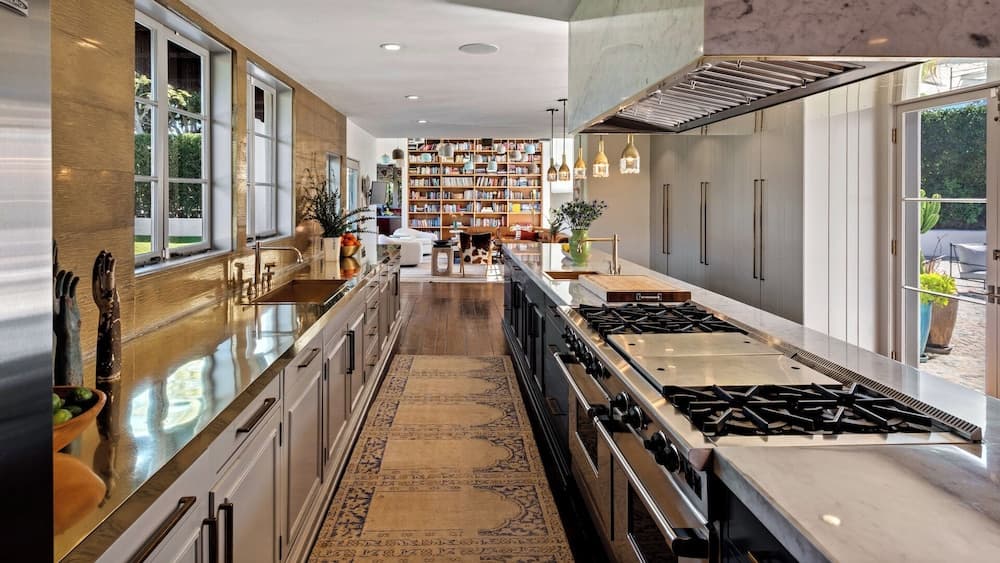 Howard Hughes Estate - Image 17