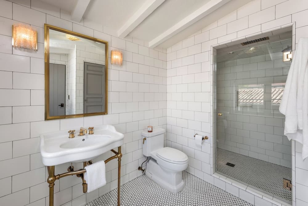 Howard Hughes Estate - Image 27