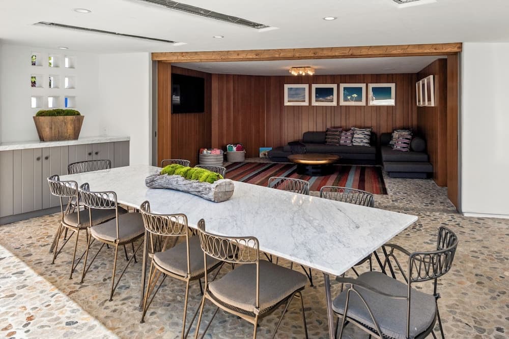 Howard Hughes Estate - Image 50