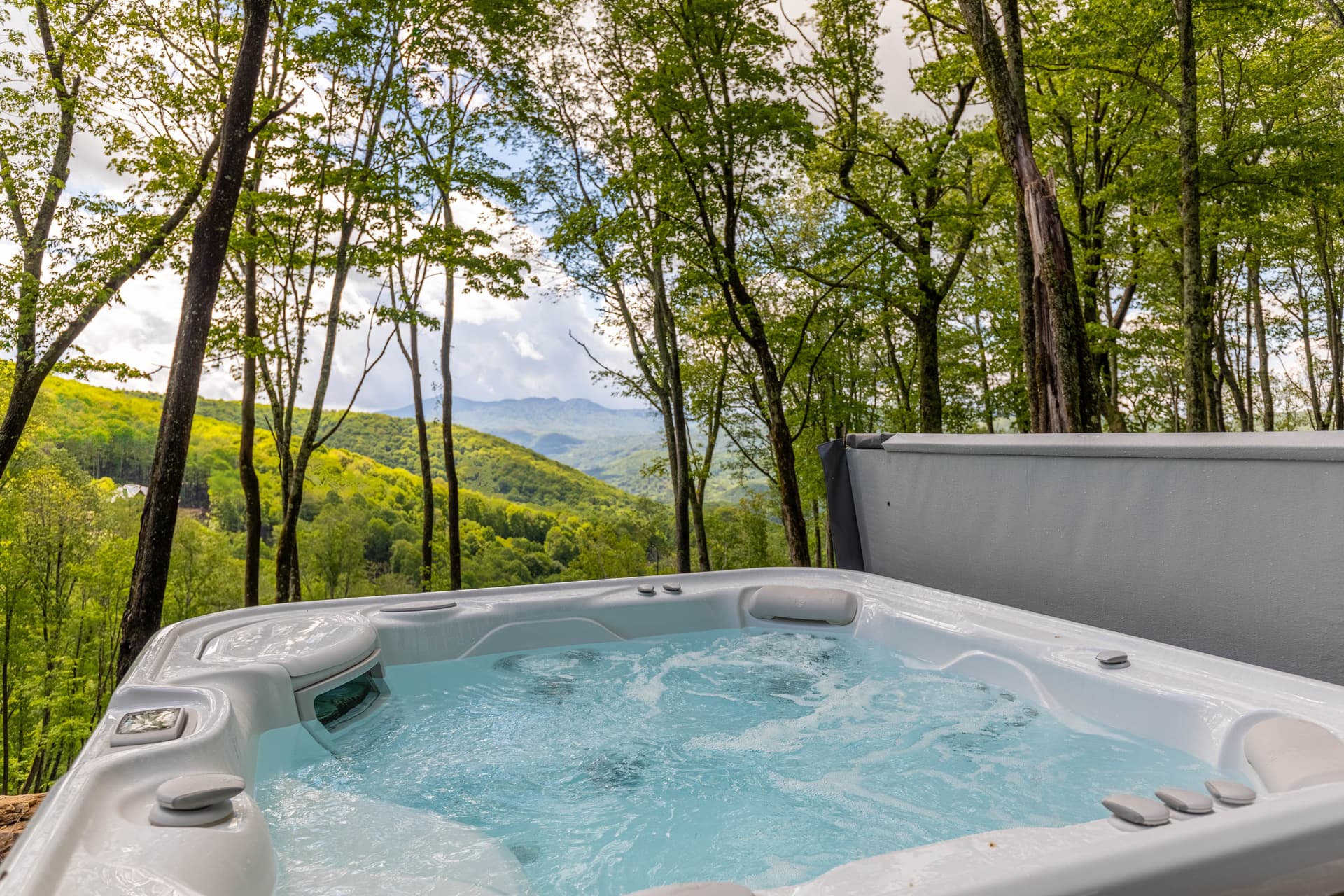 Howling Moon House - Image 6