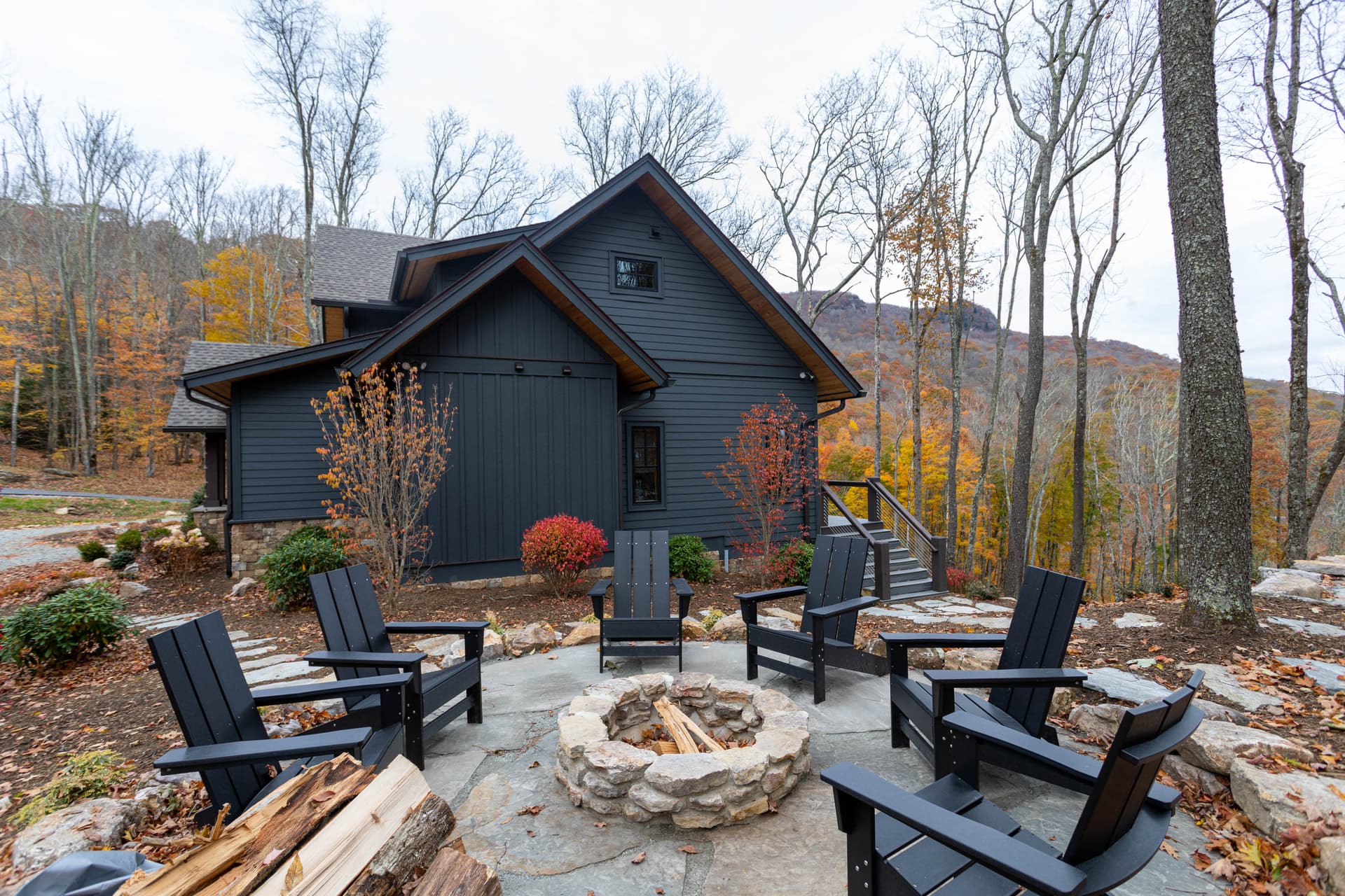 Howling Moon House - Image 5