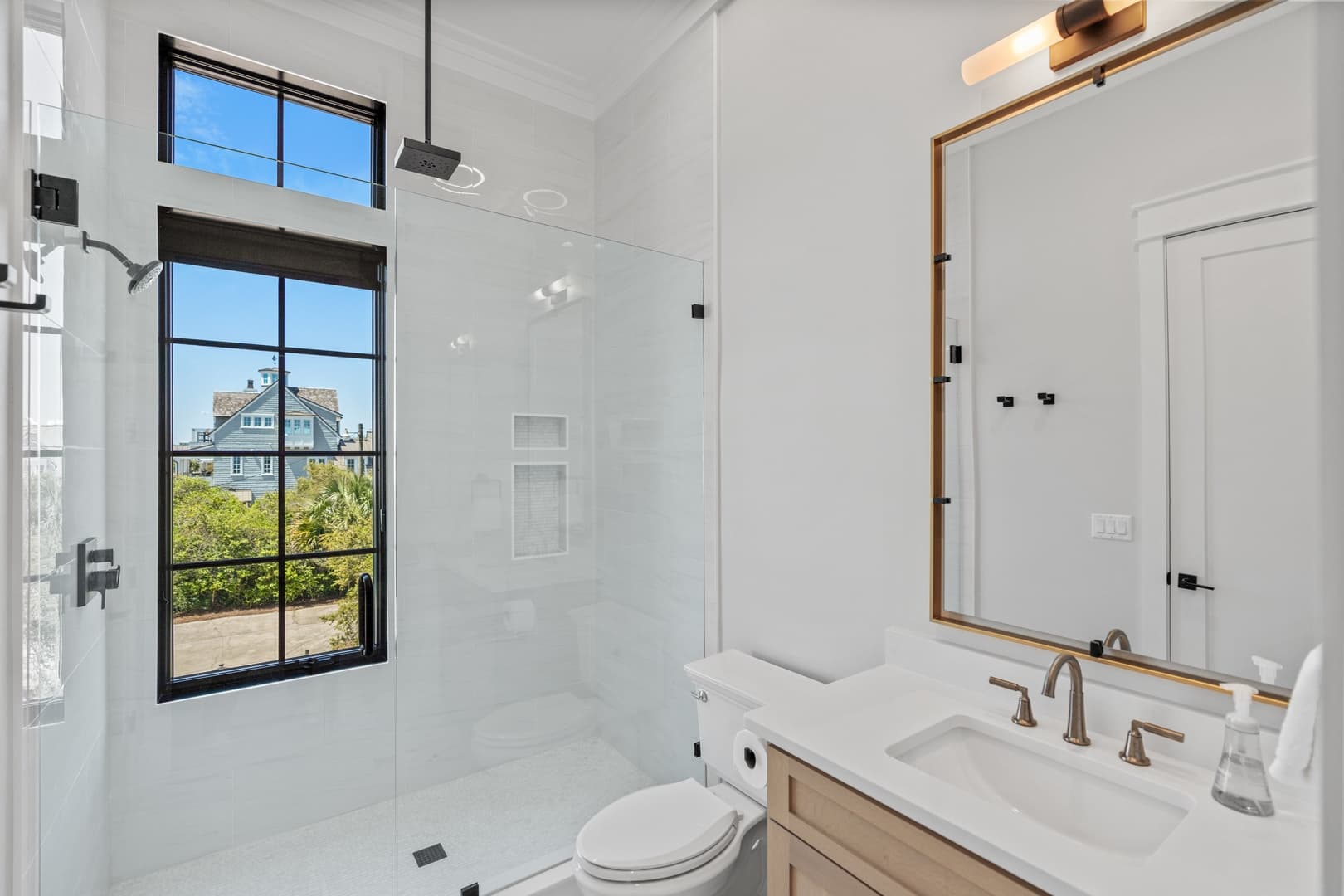 Grand Pearl - Image 58