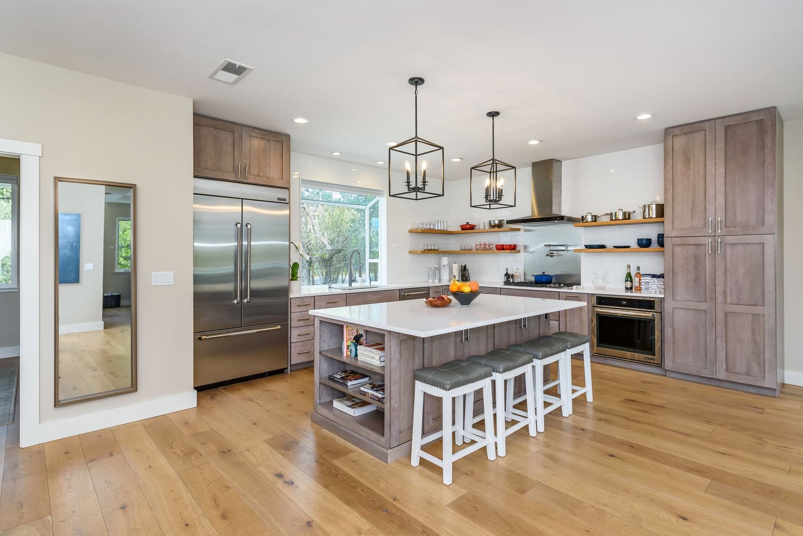 MacArthur House - Image 4