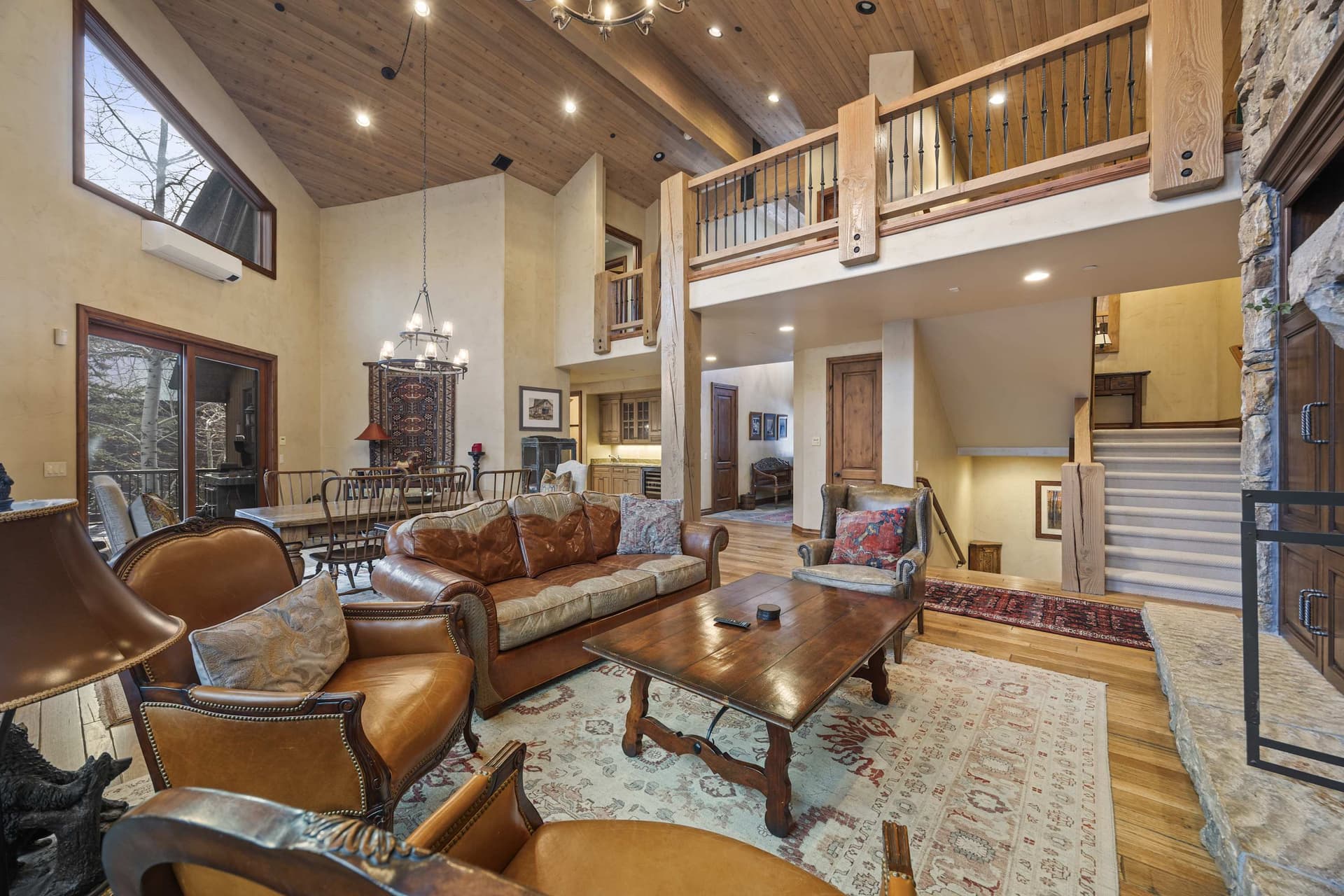 Luxury Mountain Retreat - Image 1