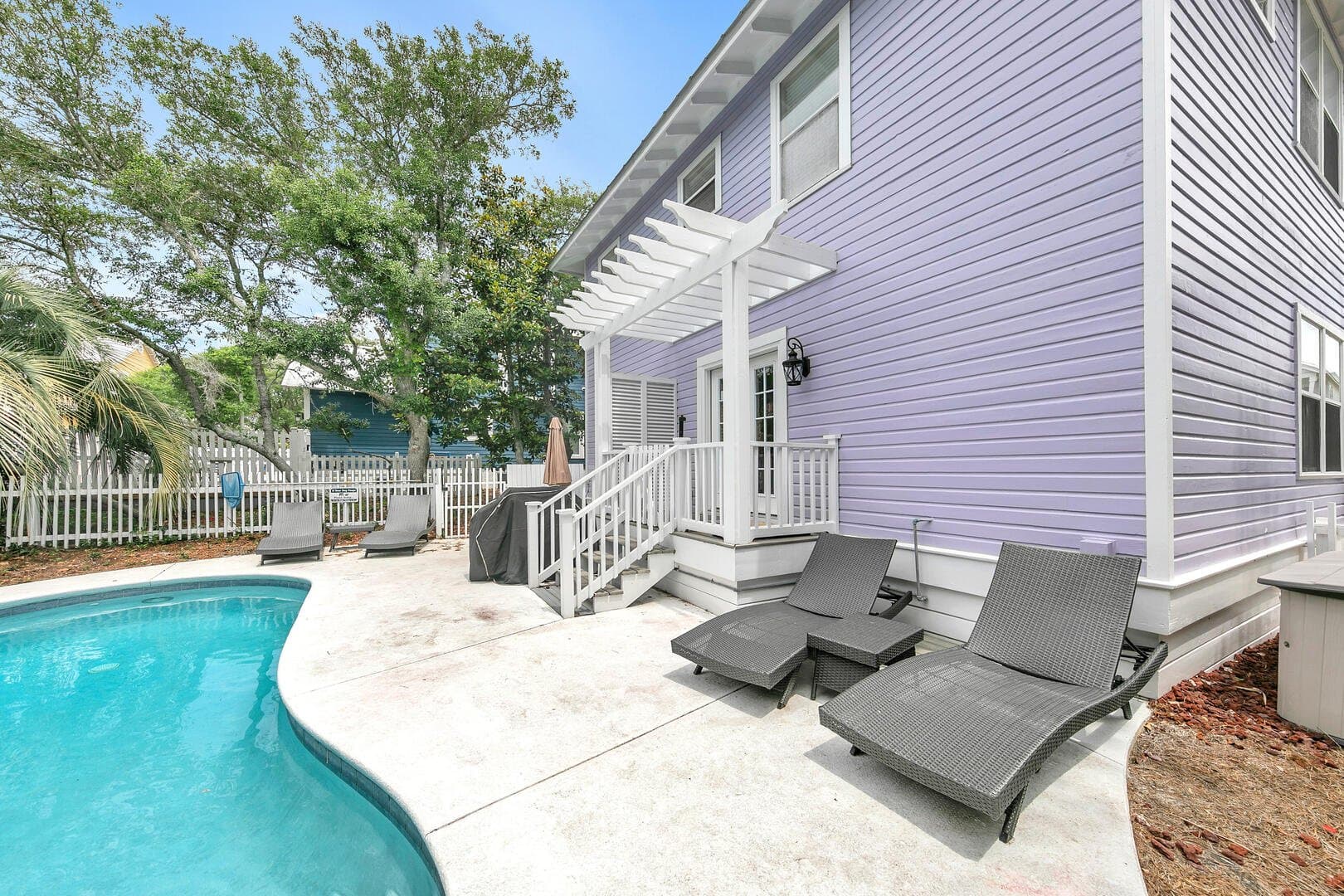 Rainbow Fish Home - Image 23